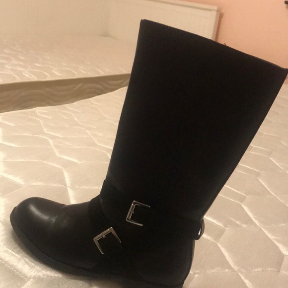 Shoes - Picture 2 of 4